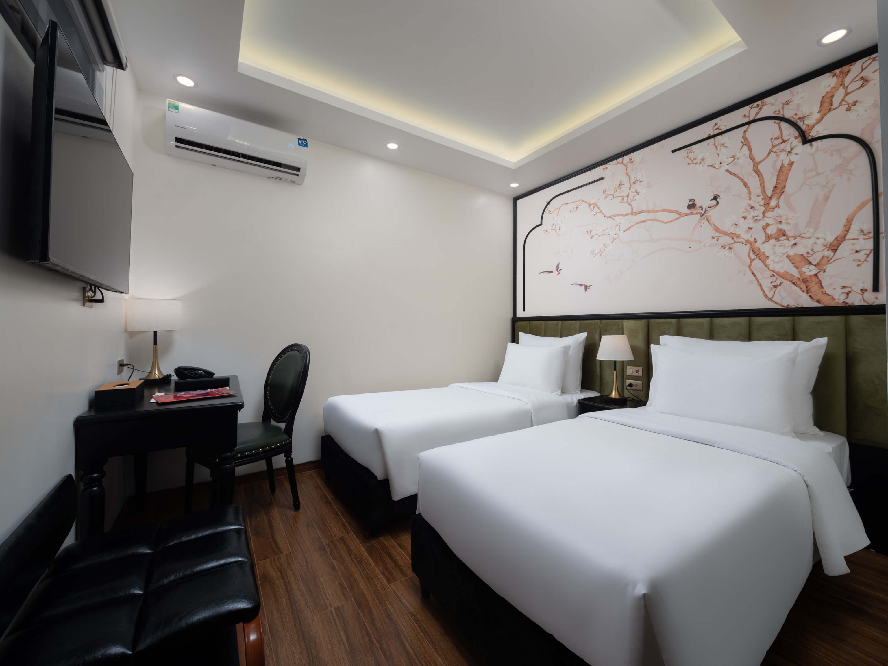 SUPERIOR DOUBLE OR TWIN ROOM
